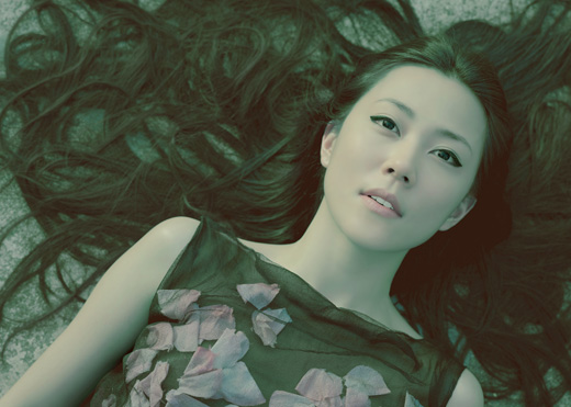 「Landscapes with a Corpse」ニュー・エディション　　“Kimura Yoshino wears Alexander McQueen, 2007”　