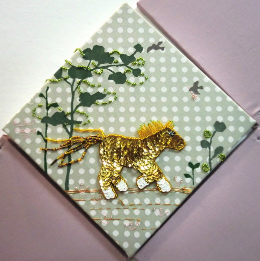 駆けるキラキラ馬（ゴールド）